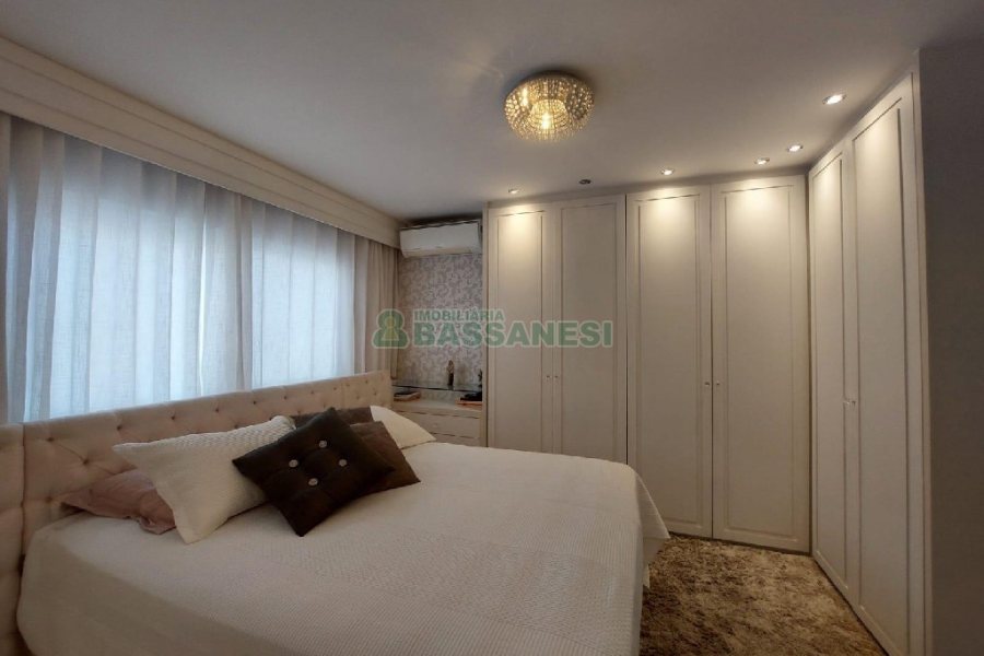 Apto Mobiliado com 82m², 2 dormitórios, 2 vagas, no bairro Panazzolo em Caxias do Sul para Comprar