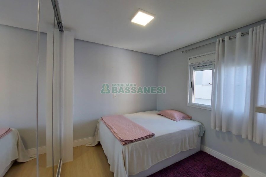 Apto Mobiliado com 82m², 2 dormitórios, 2 vagas, no bairro Panazzolo em Caxias do Sul para Comprar