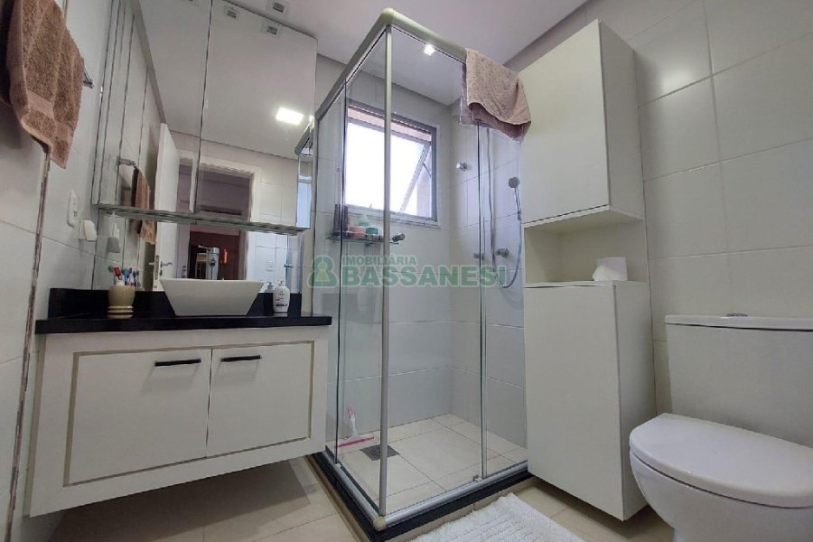 Apto Mobiliado com 82m², 2 dormitórios, 2 vagas, no bairro Panazzolo em Caxias do Sul para Comprar