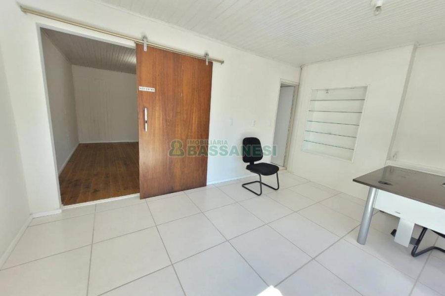Sala com 60m², no bairro Sagrada Família em Caxias do Sul para Alugar