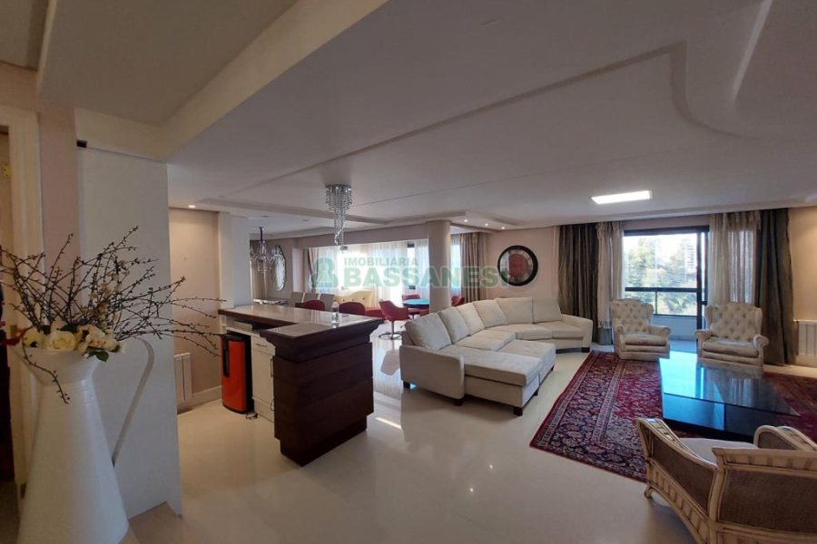 Apto Mobiliado com 235m², 3 dormitórios, 3 vagas, no bairro Jardim América em Caxias do Sul para Alugar