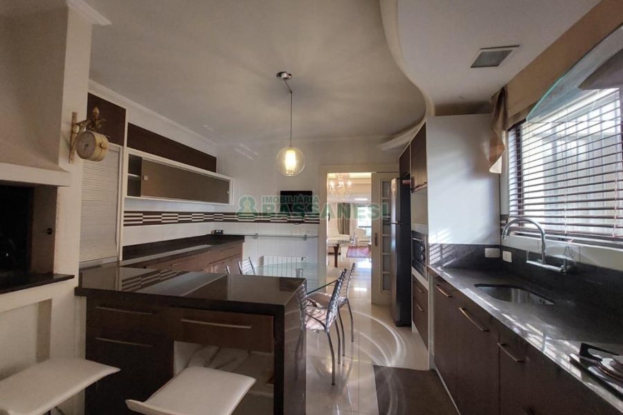 Apto Mobiliado com 235m², 3 dormitórios, 3 vagas, no bairro Jardim América em Caxias do Sul para Alugar