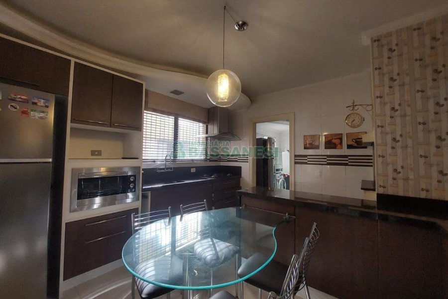 Apto Mobiliado com 235m², 3 dormitórios, 3 vagas, no bairro Jardim América em Caxias do Sul para Alugar