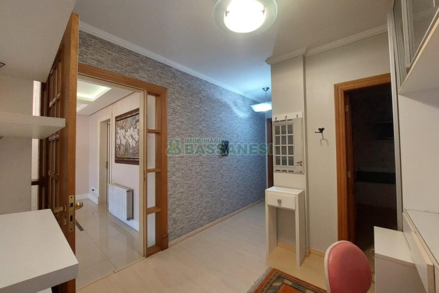 Apto Mobiliado com 235m², 3 dormitórios, 3 vagas, no bairro Jardim América em Caxias do Sul para Alugar