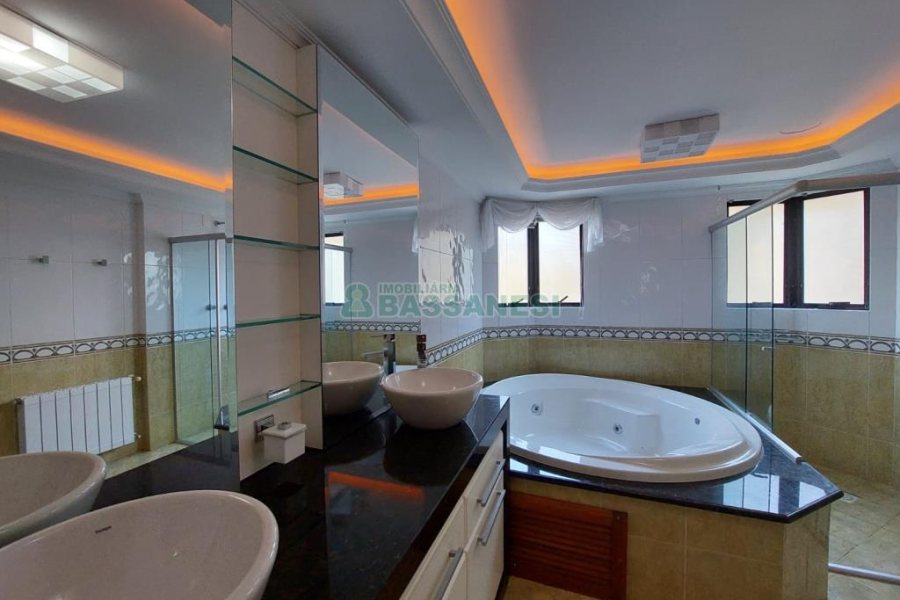 Apto Mobiliado com 235m², 3 dormitórios, 3 vagas, no bairro Jardim América em Caxias do Sul para Alugar