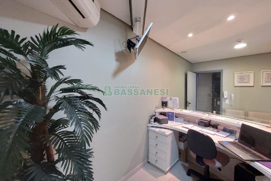 Sala Mobiliada com 56m², 1 vaga, no bairro São Pelegrino em Caxias do Sul para Alugar ou Comprar