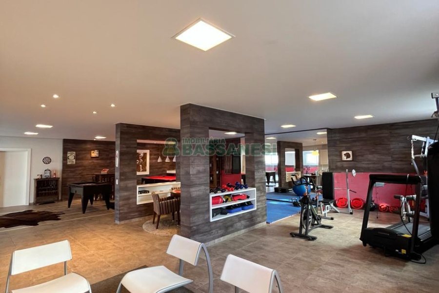 Casa com 874m², 4 dormitórios, 6 vagas, no bairro Cinqüentenário em Caxias do Sul para Comprar