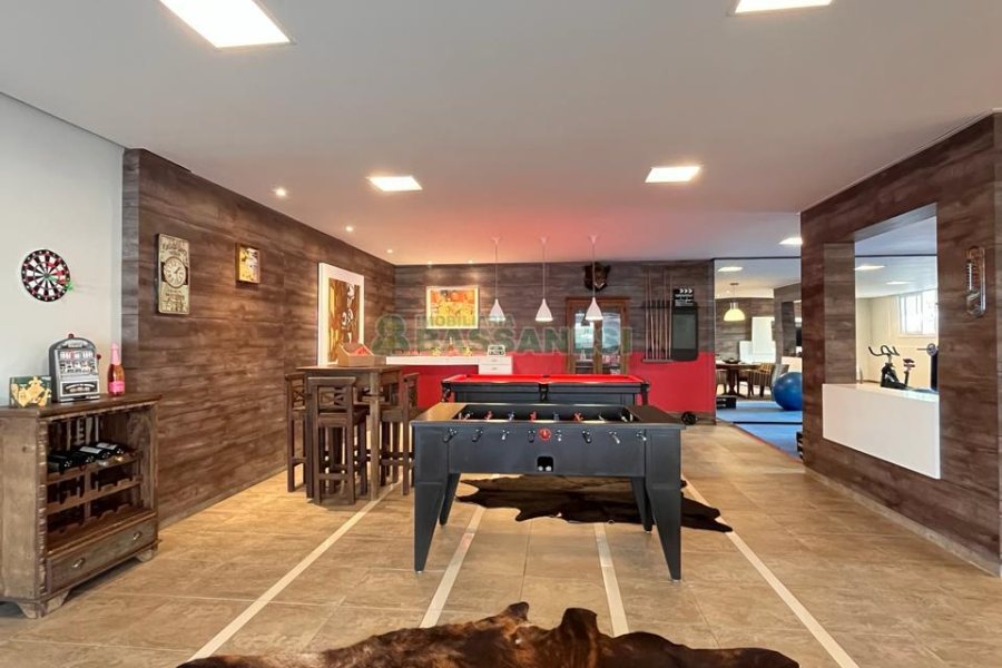 Casa com 874m², 4 dormitórios, 6 vagas, no bairro Cinqüentenário em Caxias do Sul para Comprar