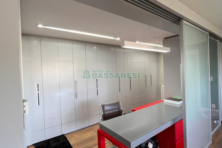 Casa com 874m², 4 dormitórios, 6 vagas, no bairro Cinqüentenário em Caxias do Sul para Comprar