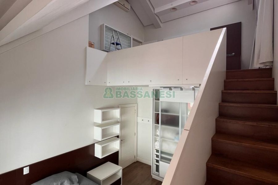 Casa com 874m², 4 dormitórios, 6 vagas, no bairro Cinqüentenário em Caxias do Sul para Comprar