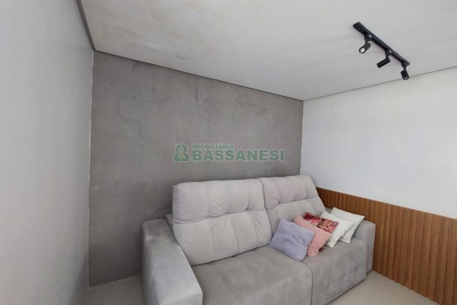 Apto Mobiliado com 99m², 2 dormitórios, 3 vagas, no bairro Vila Horn em Caxias do Sul para Comprar