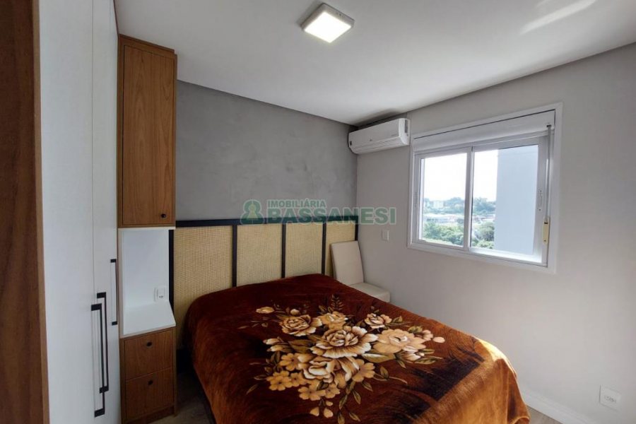 Apto Mobiliado com 99m², 2 dormitórios, 3 vagas, no bairro Vila Horn em Caxias do Sul para Comprar