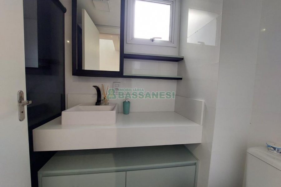 Apto Mobiliado com 99m², 2 dormitórios, 3 vagas, no bairro Vila Horn em Caxias do Sul para Comprar