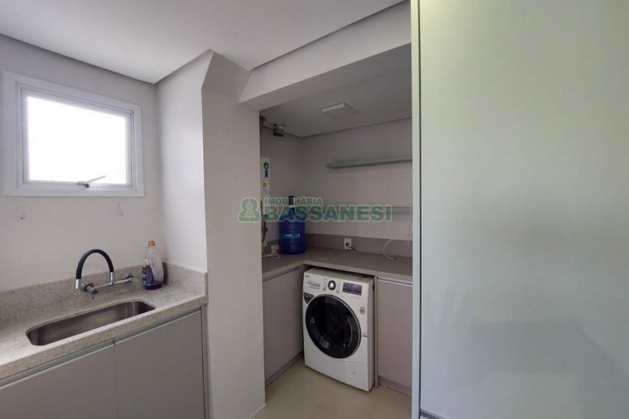 Apto Mobiliado com 99m², 2 dormitórios, 3 vagas, no bairro Vila Horn em Caxias do Sul para Comprar