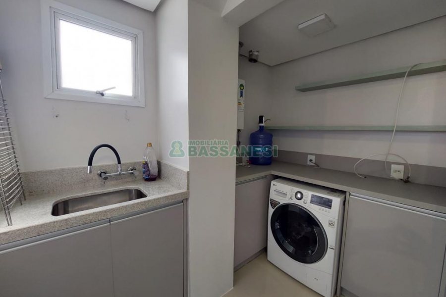 Apto Mobiliado com 99m², 2 dormitórios, 3 vagas, no bairro Vila Horn em Caxias do Sul para Comprar