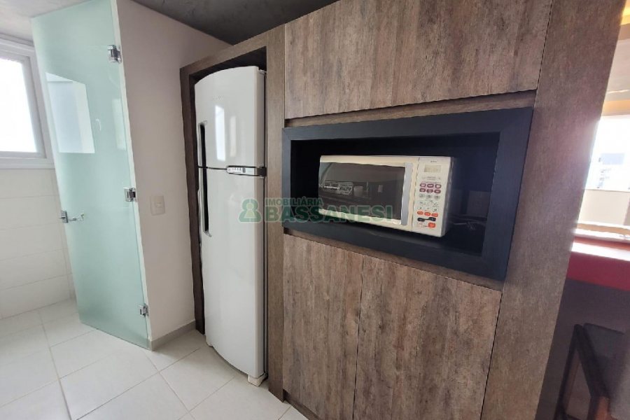 Apto Mobiliado com 55m², 1 dormitório, 2 vagas, no bairro Lourdes em Caxias do Sul para Alugar