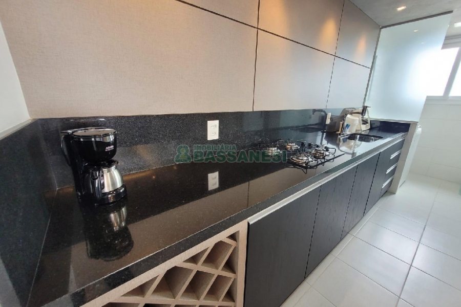 Apto Mobiliado com 55m², 1 dormitório, 2 vagas, no bairro Lourdes em Caxias do Sul para Alugar