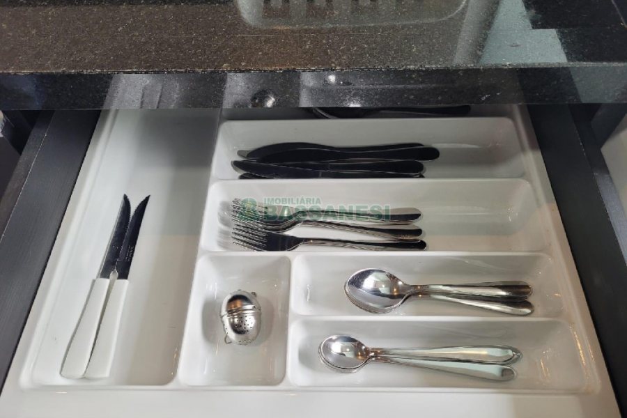 Apto Mobiliado com 55m², 1 dormitório, 2 vagas, no bairro Lourdes em Caxias do Sul para Alugar