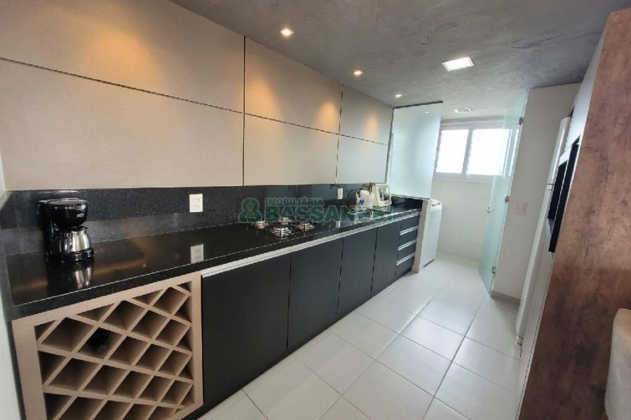 Apto Mobiliado com 55m², 1 dormitório, 2 vagas, no bairro Lourdes em Caxias do Sul para Alugar