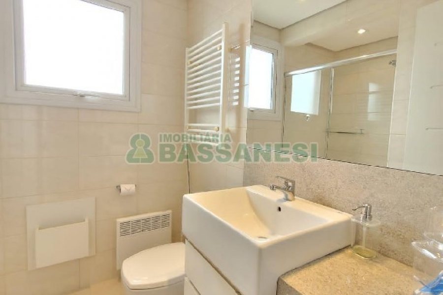 Apto Mobiliado com 55m², 1 dormitório, 2 vagas, no bairro Lourdes em Caxias do Sul para Alugar