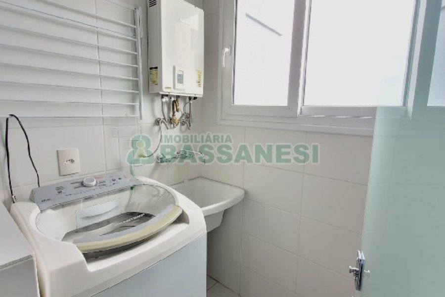 Apto Mobiliado com 55m², 1 dormitório, 2 vagas, no bairro Lourdes em Caxias do Sul para Alugar