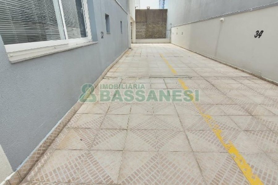 Apto Mobiliado com 55m², 1 dormitório, 2 vagas, no bairro Lourdes em Caxias do Sul para Alugar