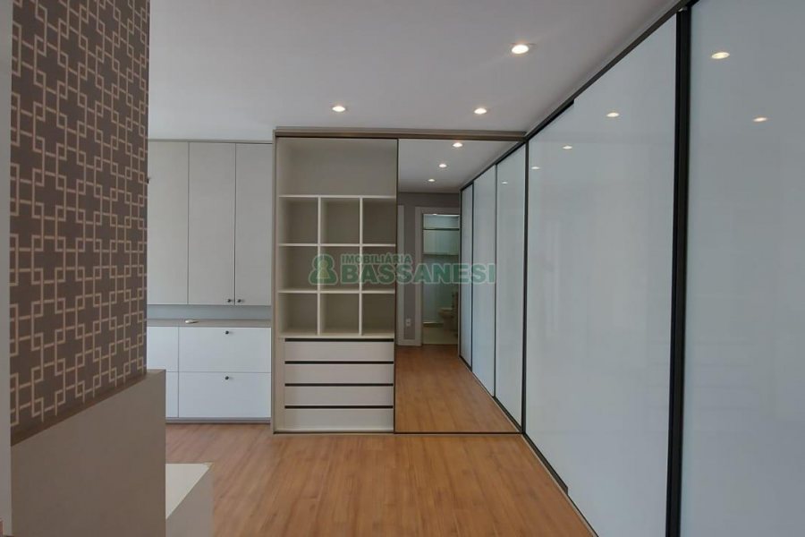 Apartamento com 148m², 3 dormitórios, 2 vagas, no bairro São Pelegrino em Caxias do Sul para Alugar ou Comprar