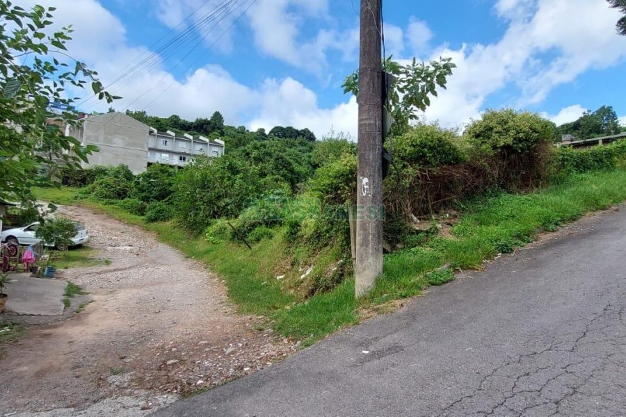 Terreno com 360m², no bairro Nossa Senhora das Graças em Caxias do Sul para Comprar