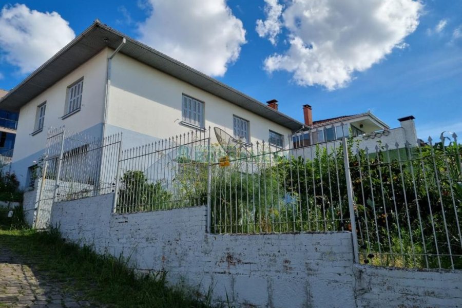 Casa com 150m², 3 dormitórios, no bairro Presidente Vargas em Caxias do Sul para Comprar