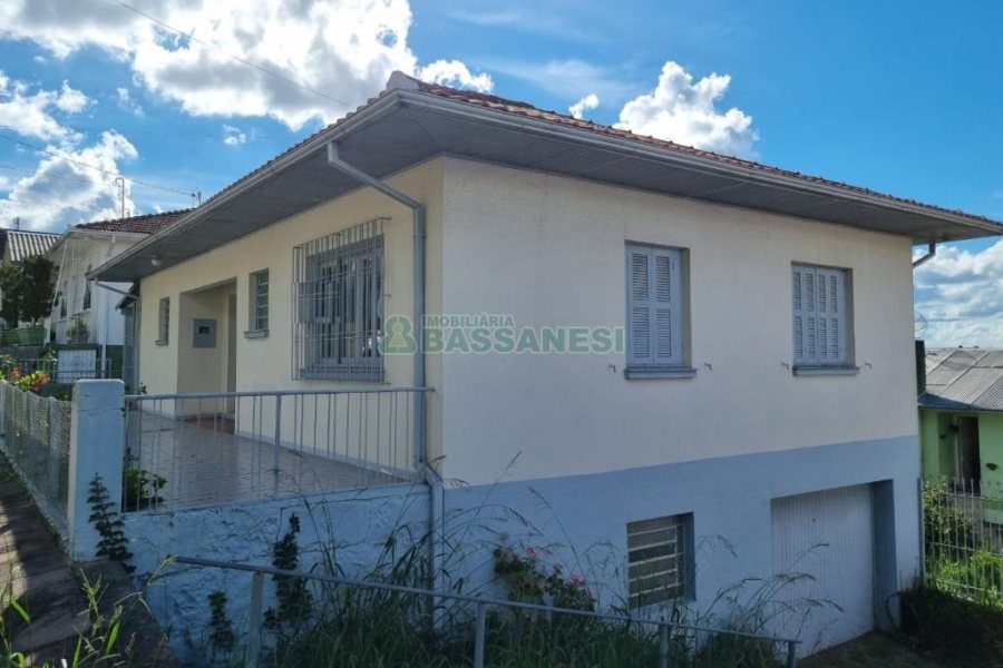 Casa com 150m², 3 dormitórios, no bairro Presidente Vargas em Caxias do Sul para Comprar
