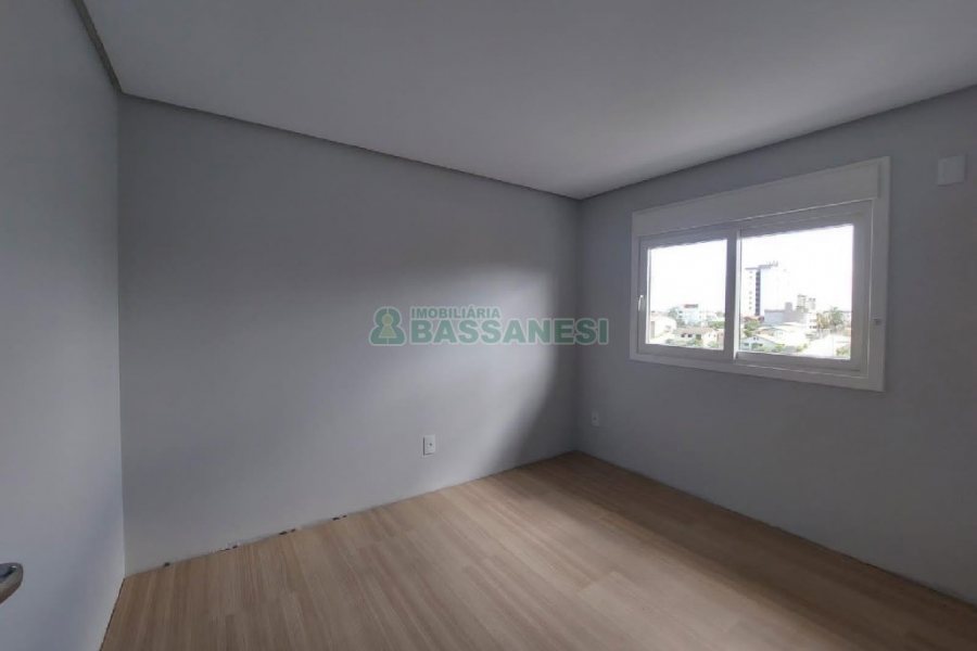 Apartamento com 79m², 2 dormitórios, 2 vagas, no bairro Panazzolo em Caxias do Sul para Alugar