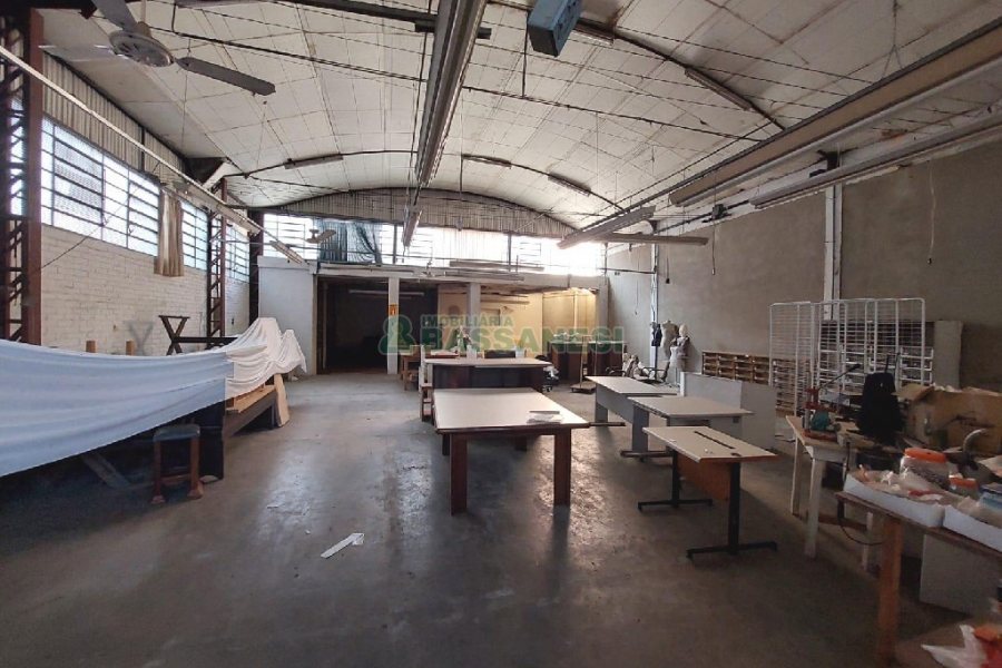 Pavilhão com 400m², no bairro Pio X em Caxias do Sul para Alugar