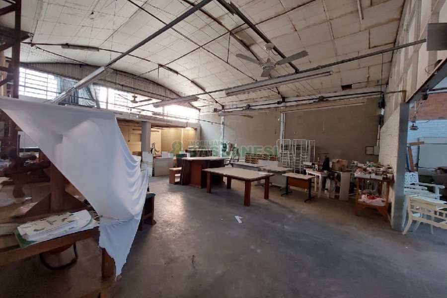 Pavilhão com 400m², no bairro Pio X em Caxias do Sul para Alugar