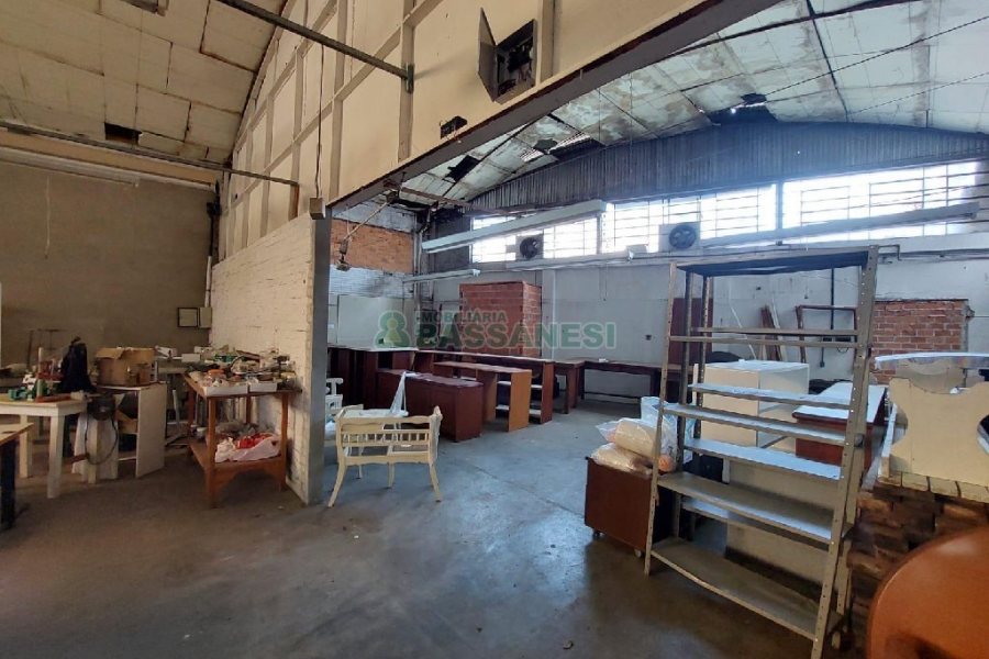 Pavilhão com 400m², no bairro Pio X em Caxias do Sul para Alugar