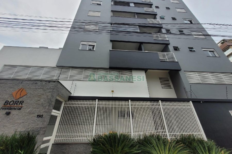 Apto Mobiliado com 90m², 2 dormitórios, 2 vagas, no bairro Vila Horn em Caxias do Sul para Comprar