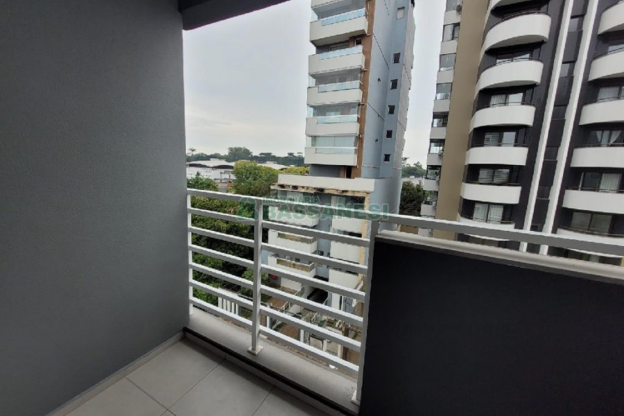 Apto Mobiliado com 90m², 2 dormitórios, 2 vagas, no bairro Vila Horn em Caxias do Sul para Comprar