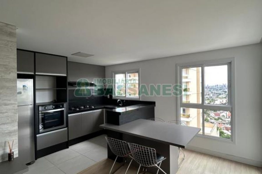 Apto Mobiliado com 90m², 2 dormitórios, 2 vagas, no bairro Vila Horn em Caxias do Sul para Comprar