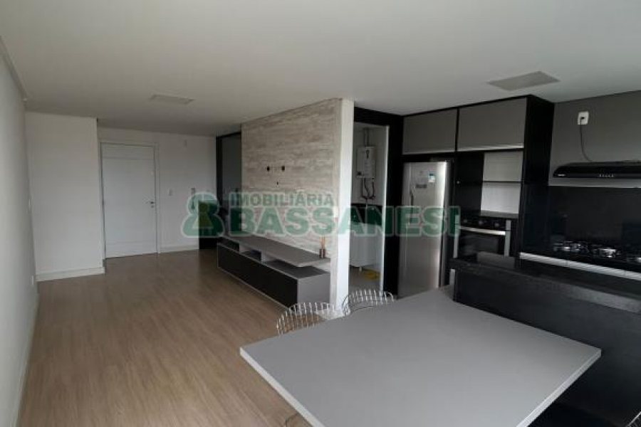 Apto Mobiliado com 90m², 2 dormitórios, 2 vagas, no bairro Vila Horn em Caxias do Sul para Comprar