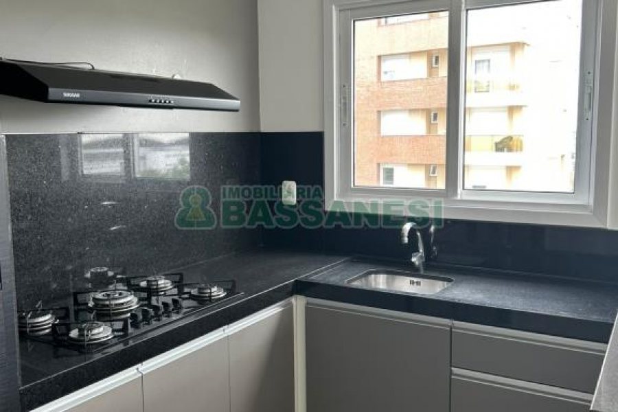 Apto Mobiliado com 90m², 2 dormitórios, 2 vagas, no bairro Vila Horn em Caxias do Sul para Comprar