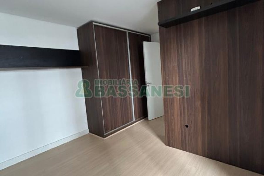 Apto Mobiliado com 90m², 2 dormitórios, 2 vagas, no bairro Vila Horn em Caxias do Sul para Comprar