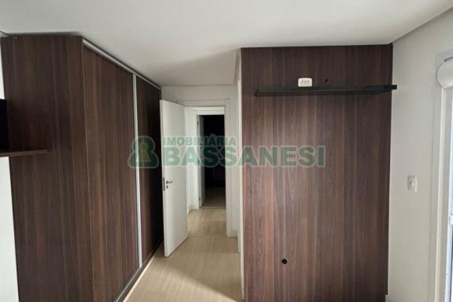 Apto Mobiliado com 90m², 2 dormitórios, 2 vagas, no bairro Vila Horn em Caxias do Sul para Comprar