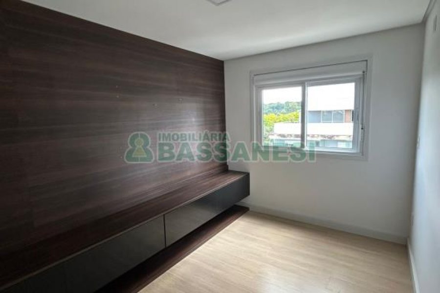 Apto Mobiliado com 90m², 2 dormitórios, 2 vagas, no bairro Vila Horn em Caxias do Sul para Comprar