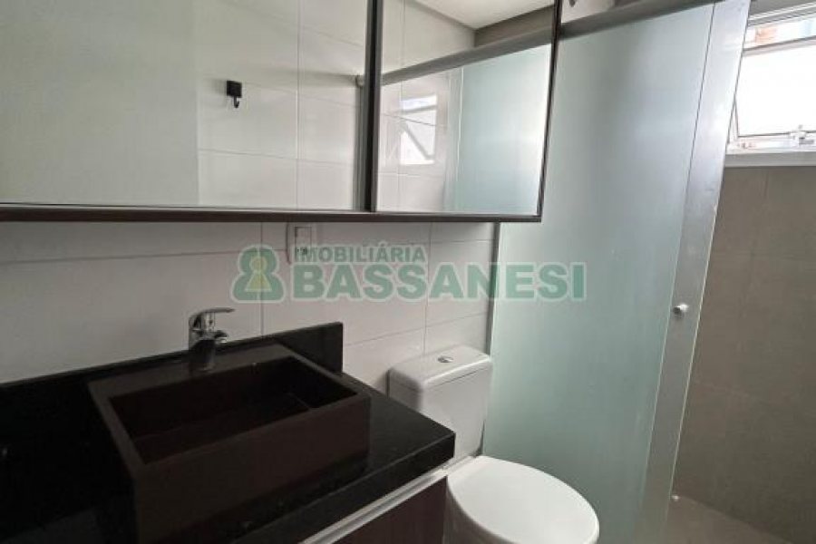 Apto Mobiliado com 90m², 2 dormitórios, 2 vagas, no bairro Vila Horn em Caxias do Sul para Comprar