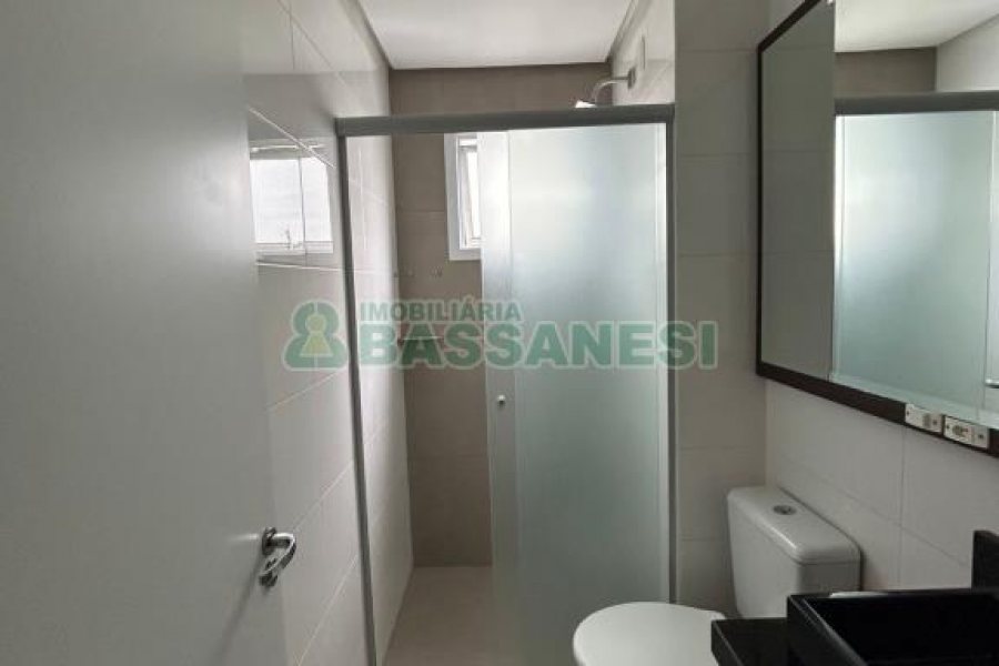 Apto Mobiliado com 90m², 2 dormitórios, 2 vagas, no bairro Vila Horn em Caxias do Sul para Comprar