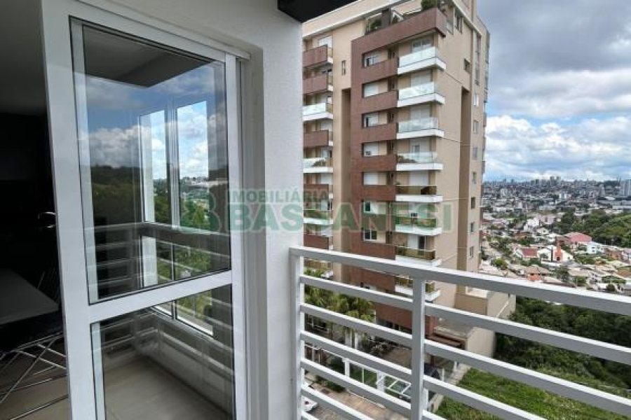 Apto Mobiliado com 90m², 2 dormitórios, 2 vagas, no bairro Vila Horn em Caxias do Sul para Comprar