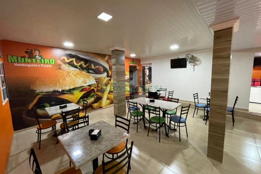 Casa Comercial com 360m², 3 dormitórios, no bairro Santa Fé em Caxias do Sul para Comprar