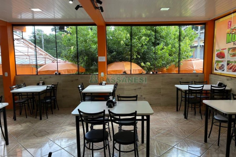 Casa Comercial com 360m², 3 dormitórios, no bairro Santa Fé em Caxias do Sul para Comprar