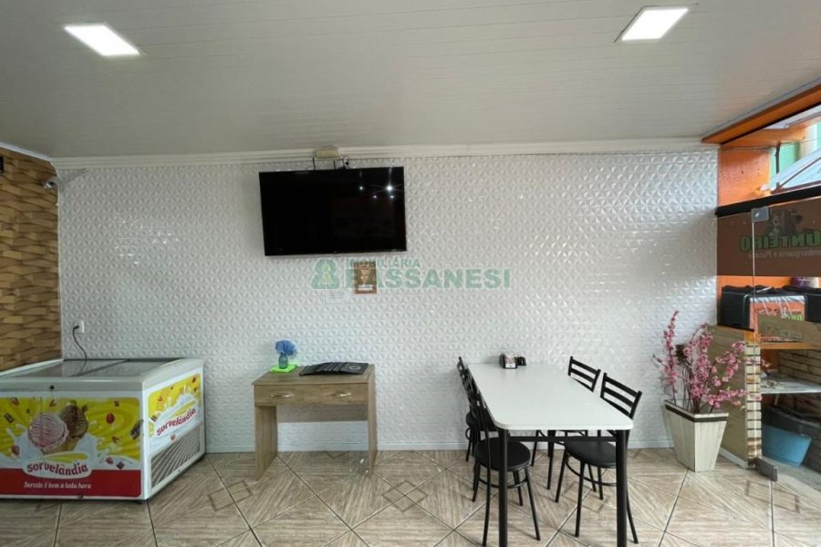 Casa Comercial com 360m², 3 dormitórios, no bairro Santa Fé em Caxias do Sul para Comprar