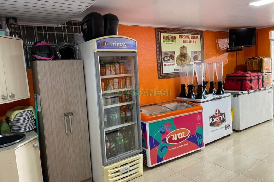 Casa Comercial com 360m², 3 dormitórios, no bairro Santa Fé em Caxias do Sul para Comprar