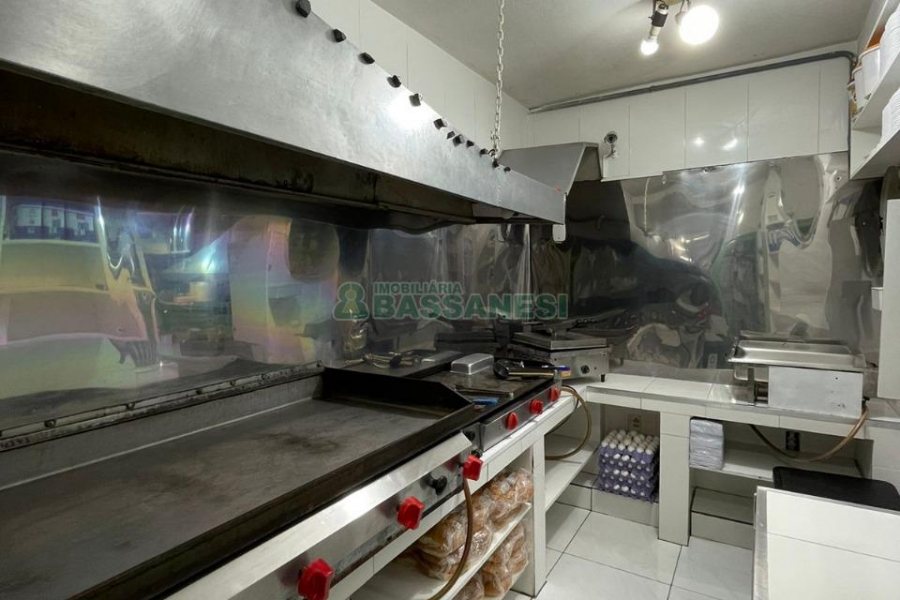 Casa Comercial com 360m², 3 dormitórios, no bairro Santa Fé em Caxias do Sul para Comprar